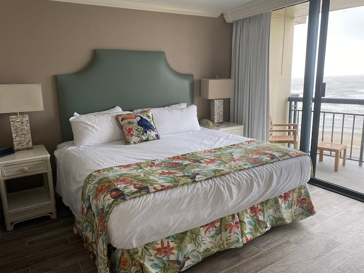 卧室配有舒适的床铺和第二个阳台！ 