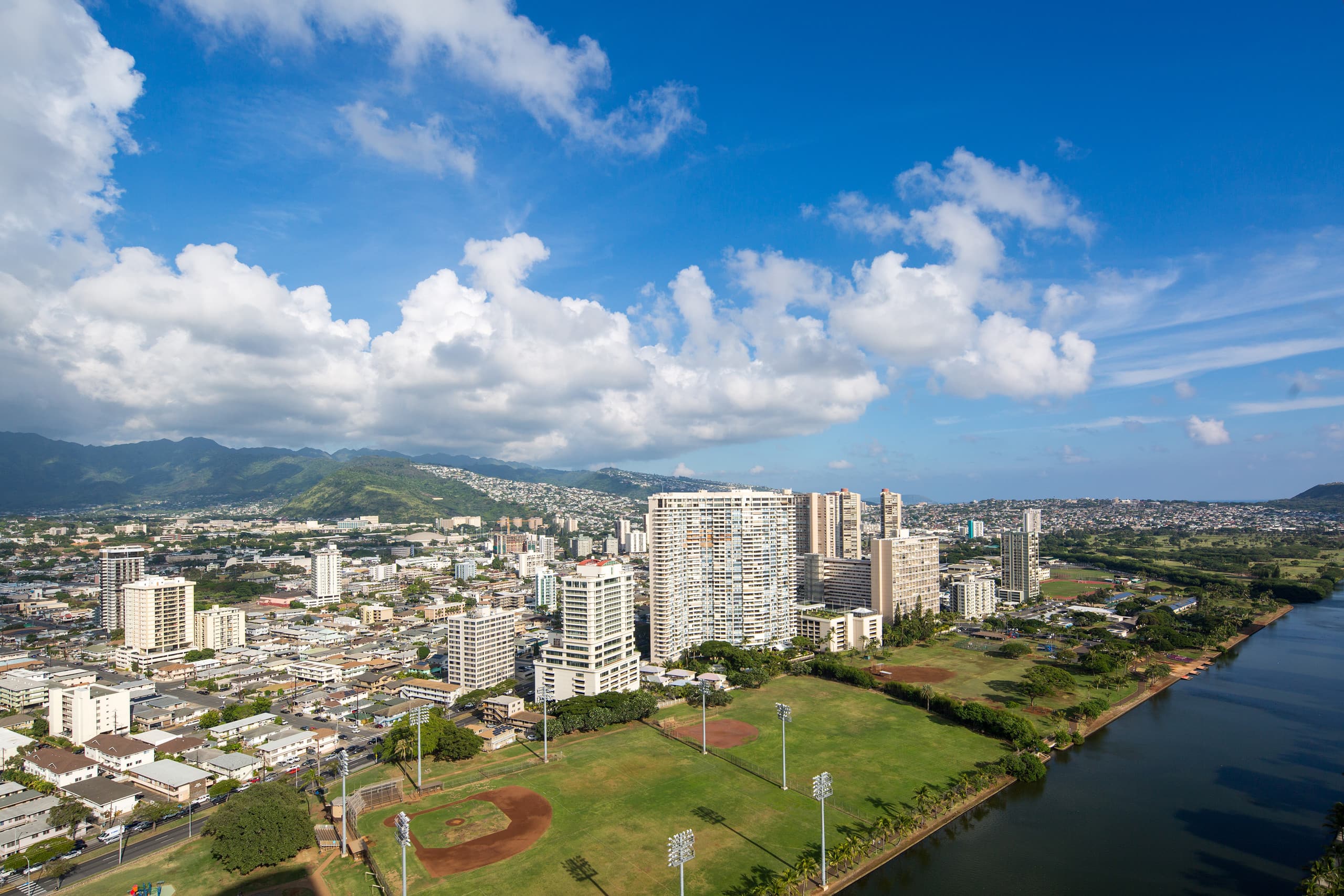Condo in Honolulu · ★4.58 · 2 bedrooms · 5 beds · 2 private baths - Image 15