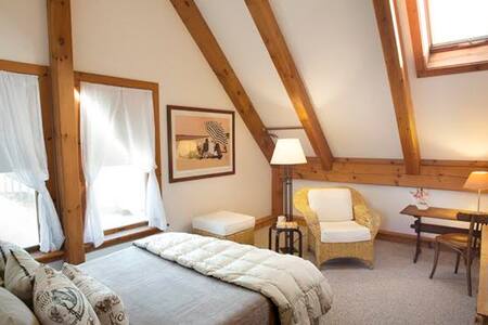 South Shore Rd. East Room, with private  entrance