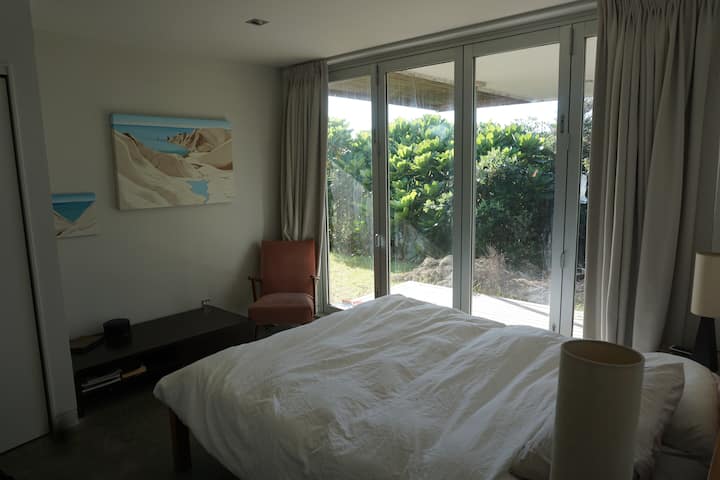 Chumba cha kulala cha ghorofa ya chini chenye staha