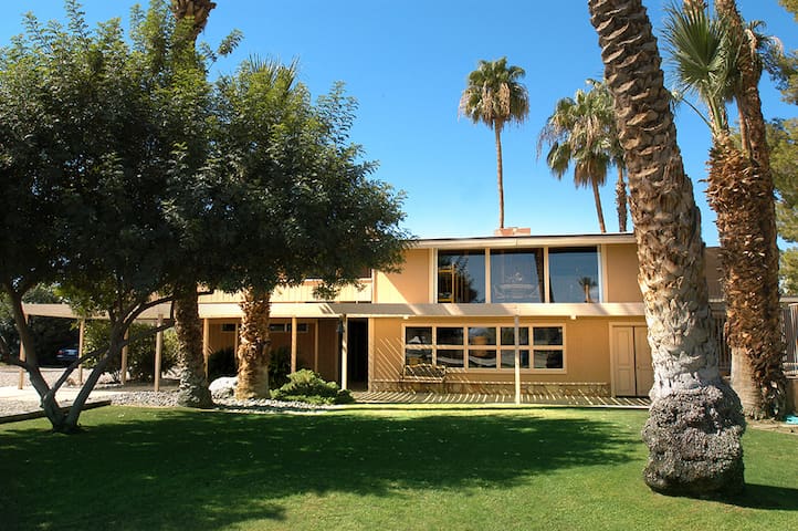 Sunset Ranch Oasis - 20 guests - Coachella