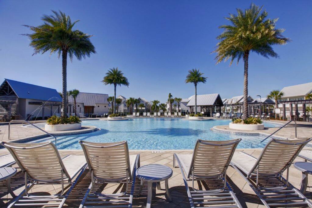 Prominence on 30A Pool!