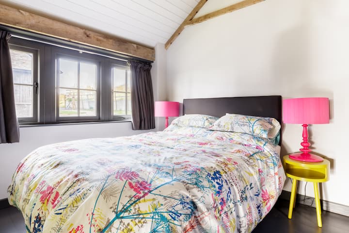 Main bedroom with super comfortable Kingsize bed and thick black-out curtains.