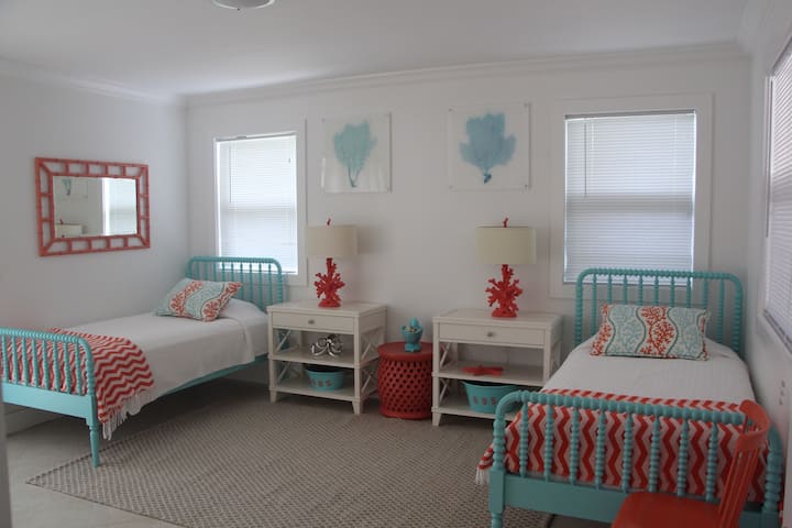 卧室3 ： 2张双人床