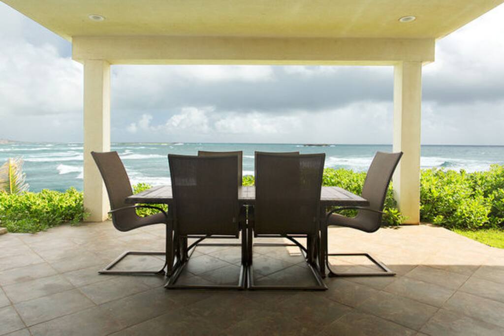 Lanai overlooking the ocean