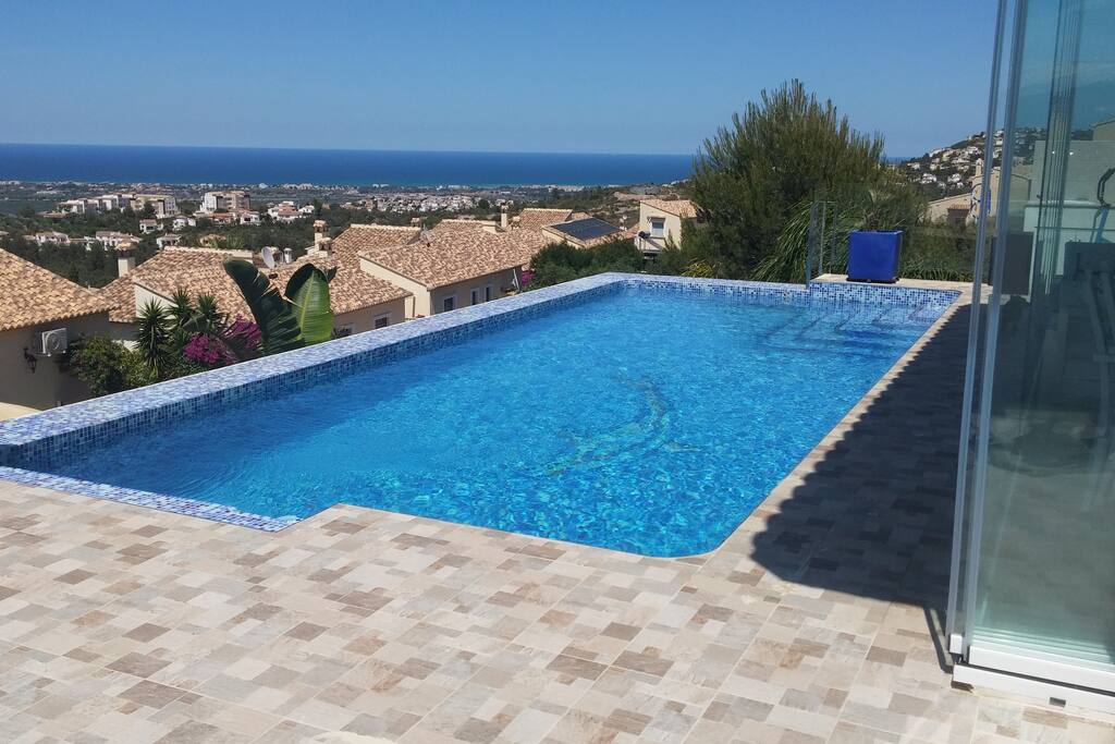 Piscine privée.