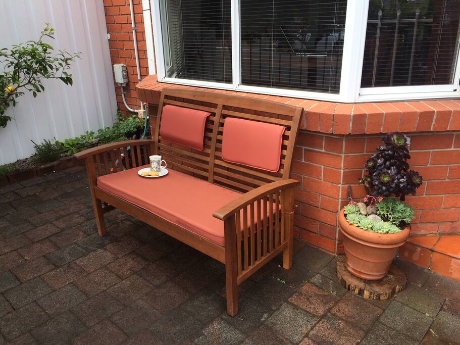 Enjoy a morning coffee, afternoon tea or evening drink in the sunny front courtyard.