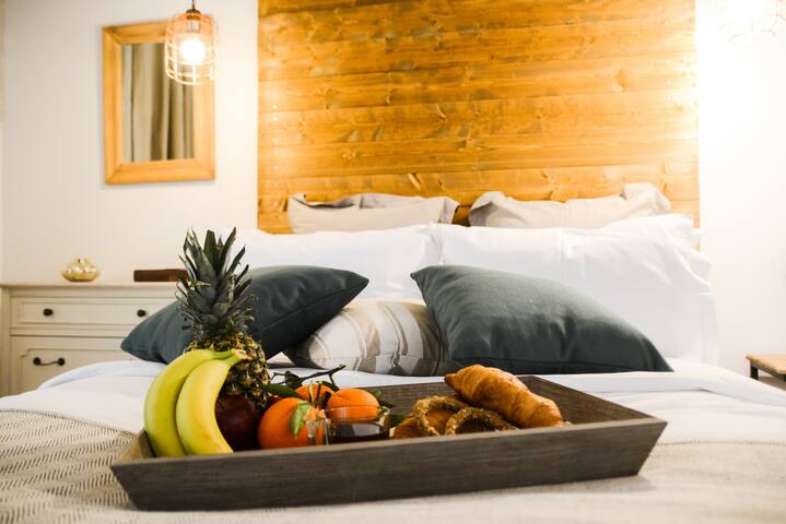 Deluxe Apt 2 – Center of Athens gallery image 4