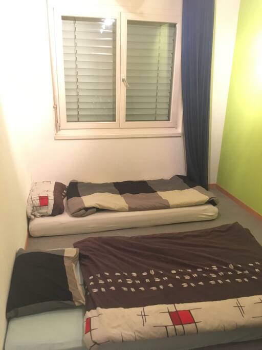 Gästezimmer mit Matratzen (ohne Bettgestell :/ )