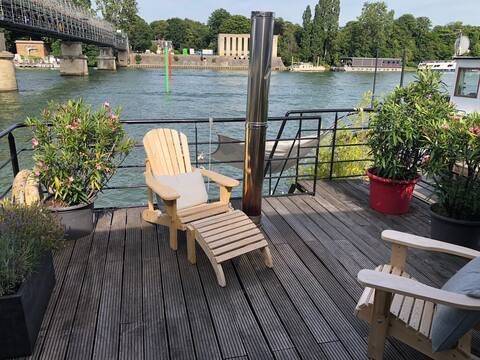 Floating house on the Seine with terraces