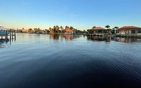 “Red Sunset”Waterfront.Gulf Access Heated Pool.