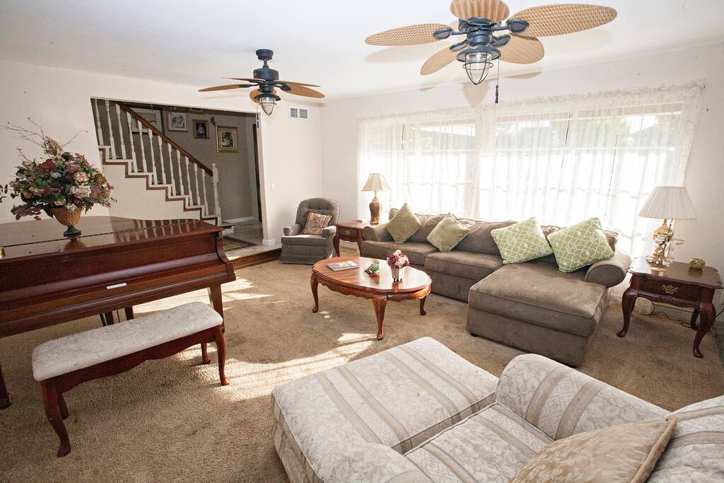 Front formal living room