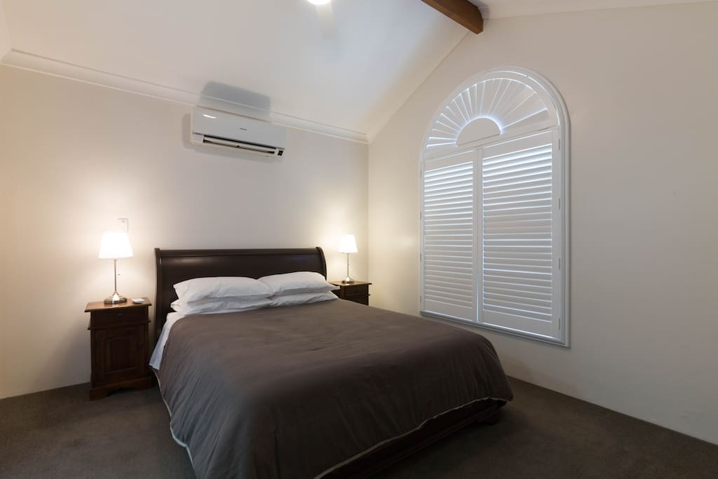 Master Bedroom - Queen size bed with an en suite