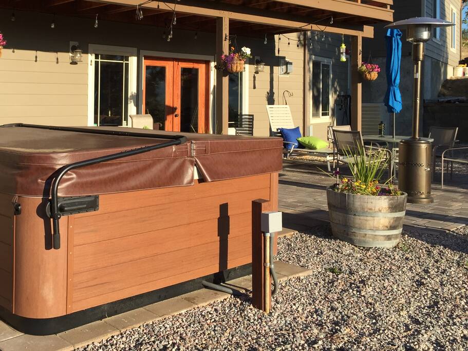 Hot tub and Entrance