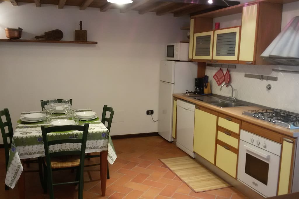 Cucina con zona pranzo