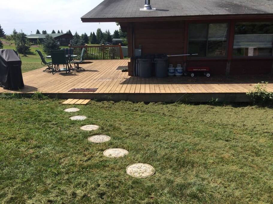 Bask in the sun on the large deck or rest in the shade and enjoy the mountain breeze