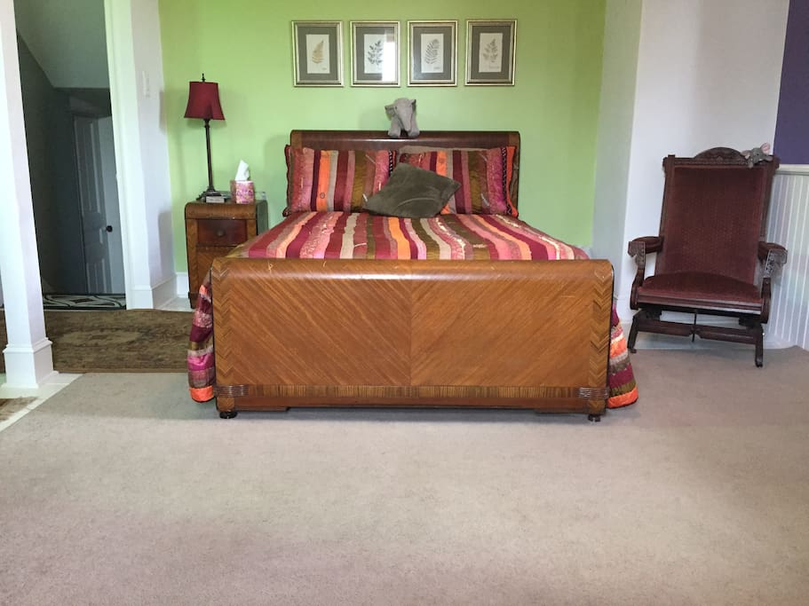 3rd floor bedroom available in this listing.
