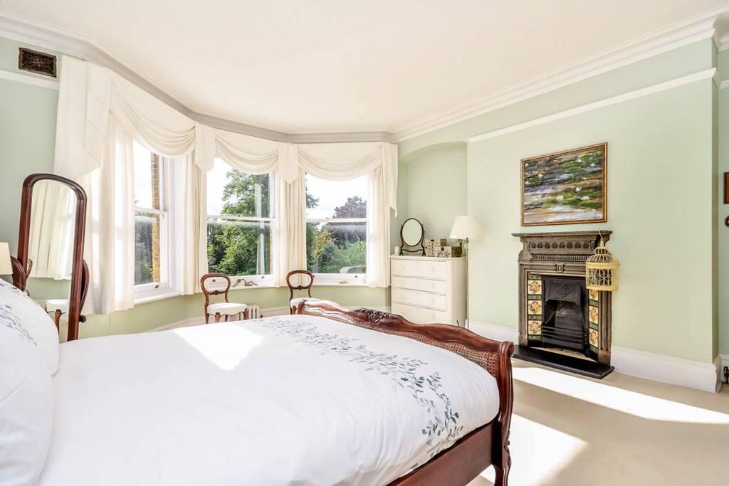 Master bedroom with bay window