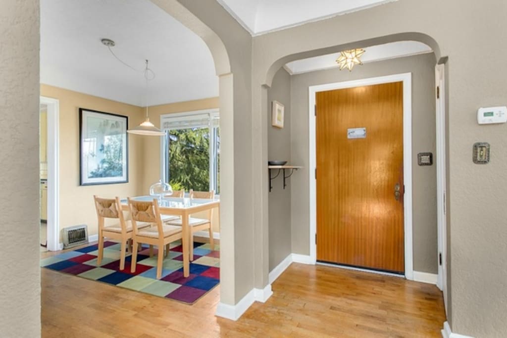 Entry way and diningroom