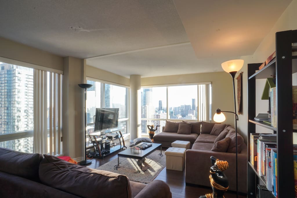 Bright and spacious lounge