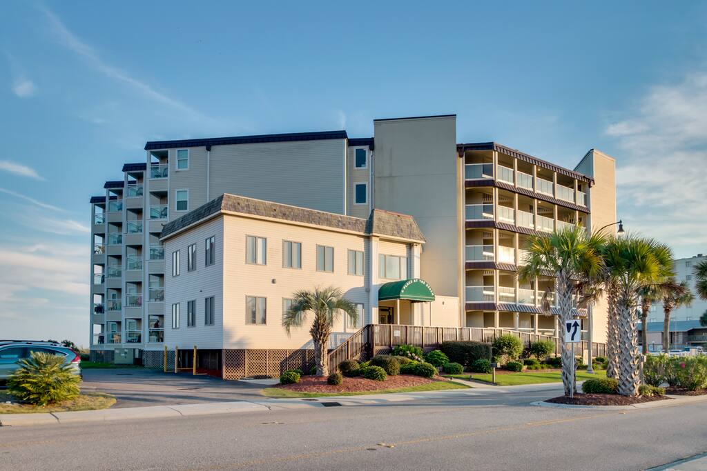 Building,Hotel,High Rise,Downtown,Neighborhood