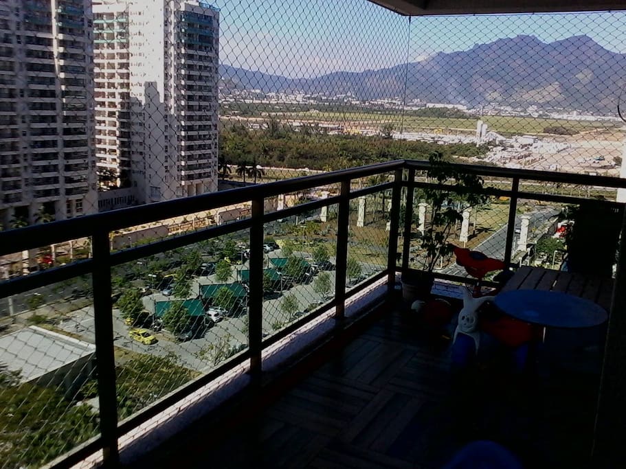 Varanda com vista livre para montanhas