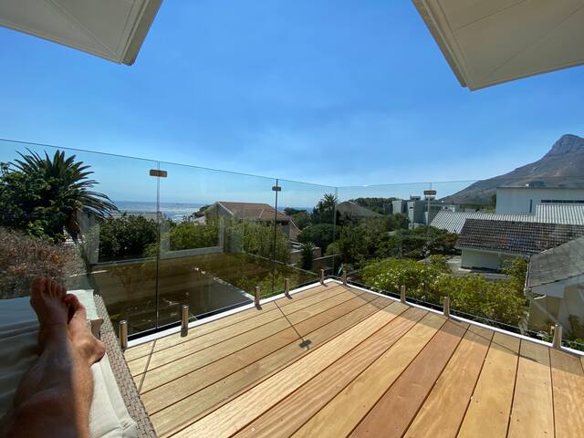 Luxurious and spacious family home in Camps Bay gallery image 3