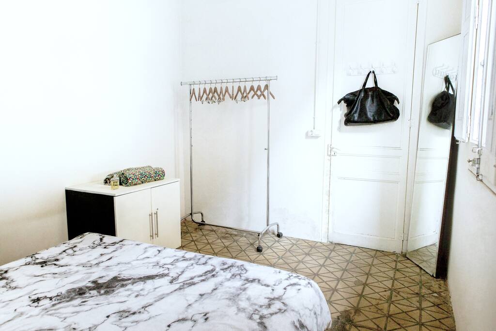 Room / Dormitorio