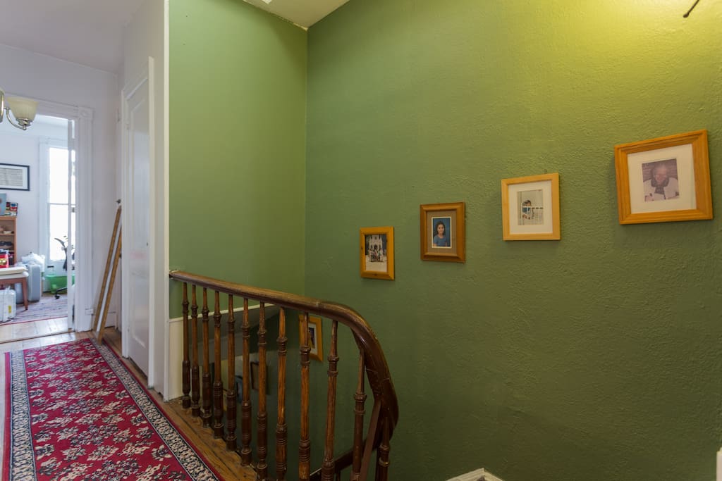 hallway between the bedrooms