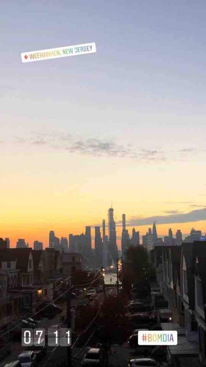 Fully Furnished 2 beds apartment with view to NYC