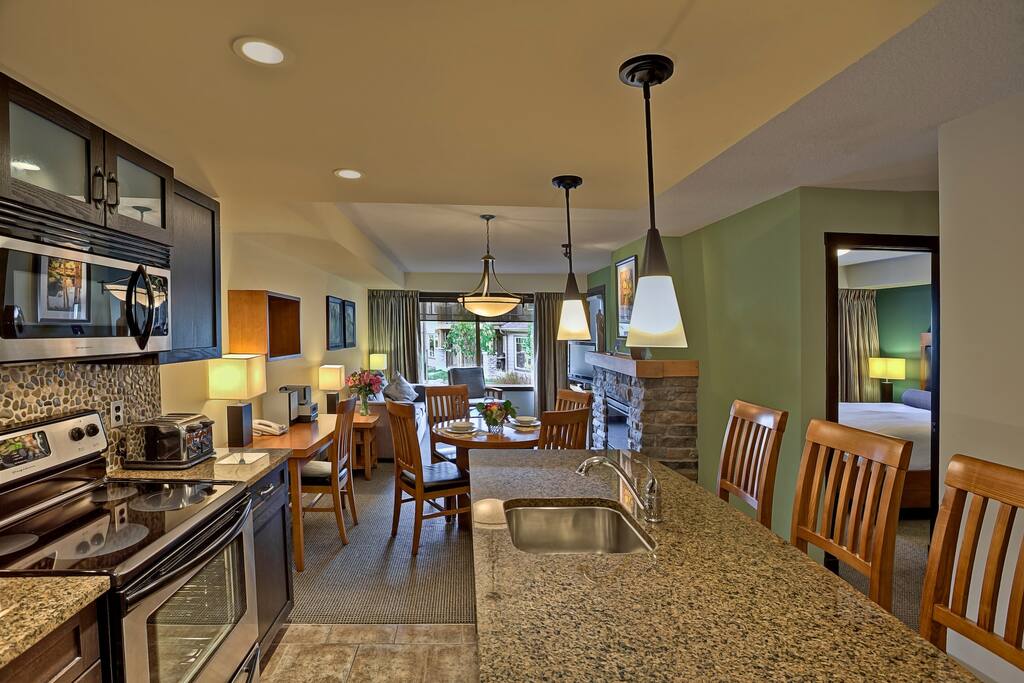 Chair,Furniture,Cafe,Dining Room,Indoors