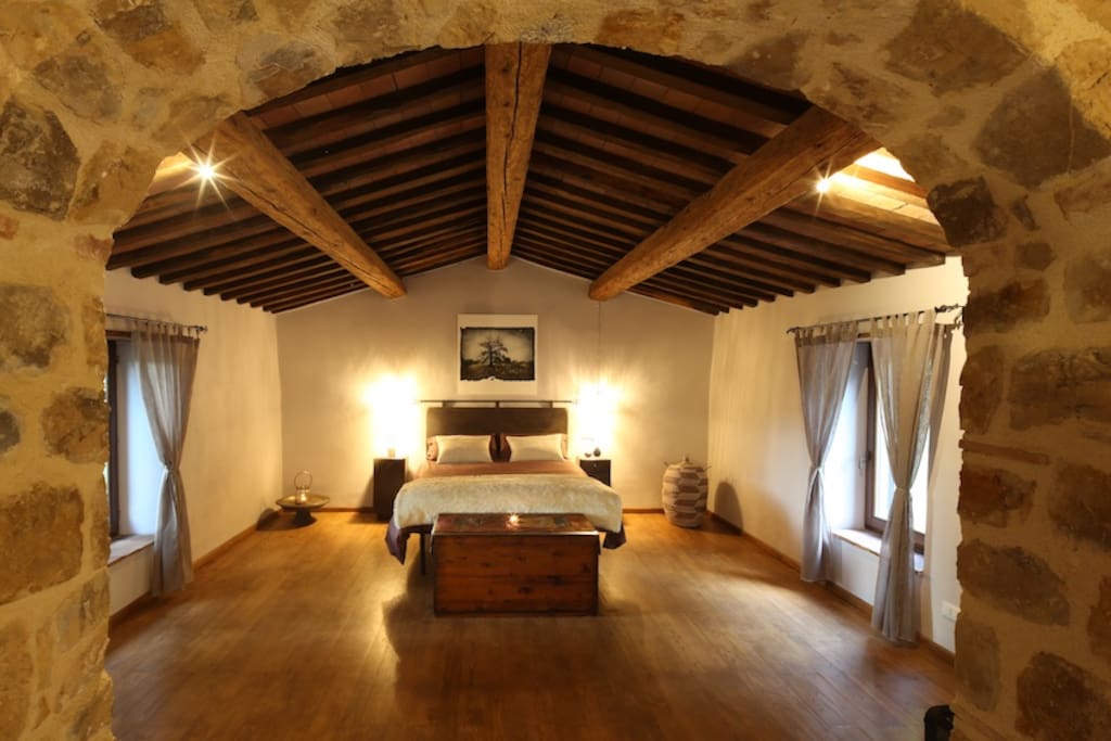 Master Bedroomhttps://a0.muscache.com/im/pictures/796a8f76-2137-490a-8784-de2c057f3f26.jpg?aki_policy=x_medium