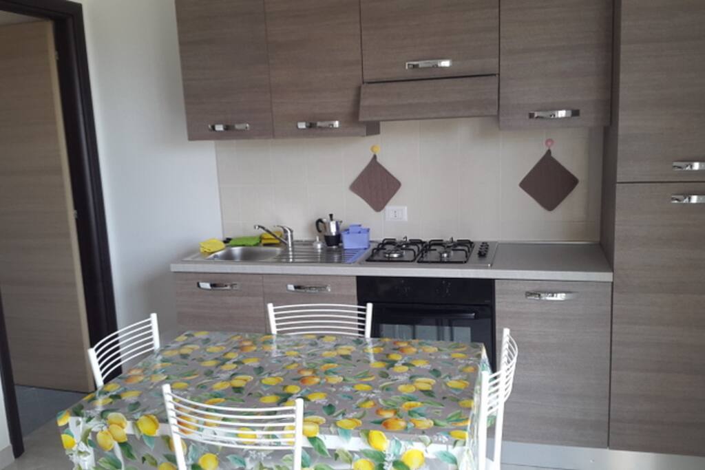 Kitchen & dining area