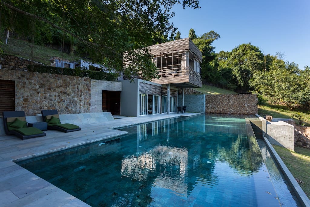 A huge infinity-edge pool