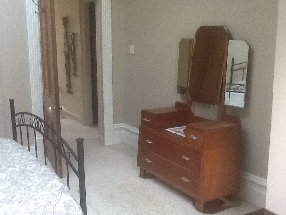 Bedroom and duchess.