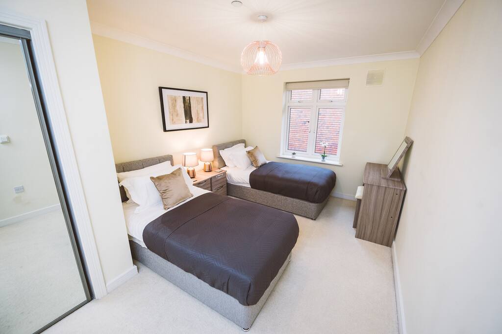 Bed 1 with 2 singles