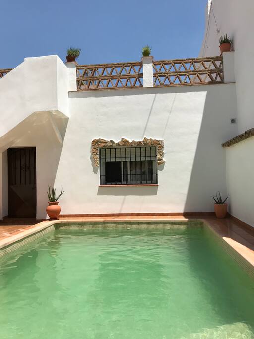 Piscina y solárium