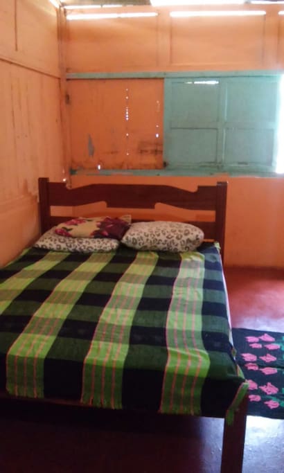 Quarto, com cama de casa
