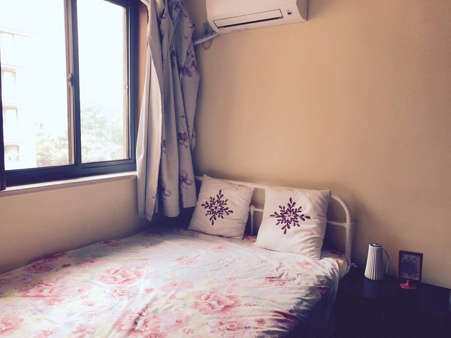 客卧 guest room