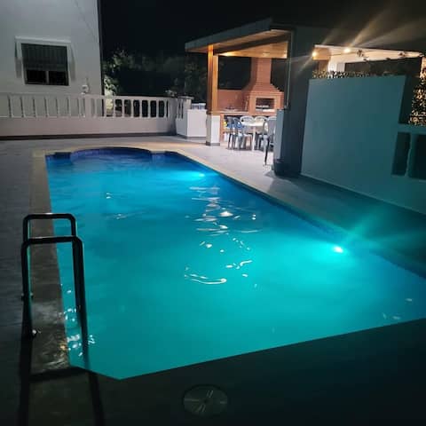 Cozy villa house with a pool