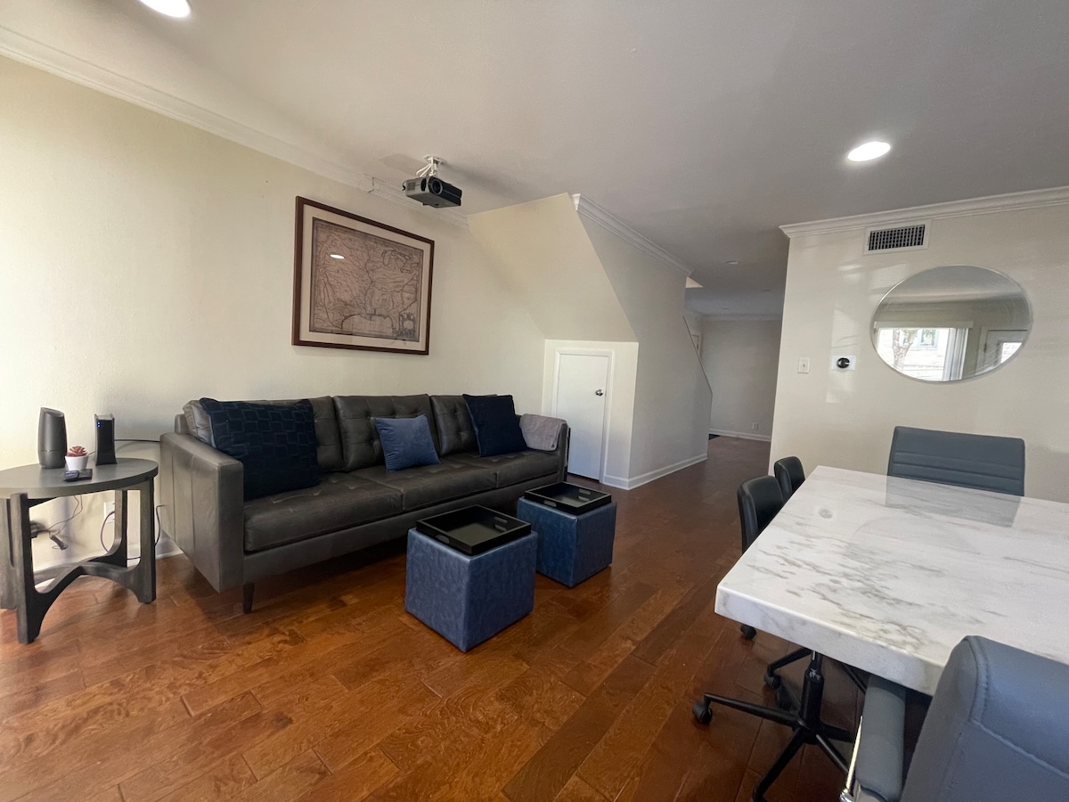 Downtown/Whole Foods HQ - Executive Road Suite