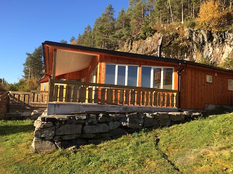 Trollhytta,
Cottage by the Sea