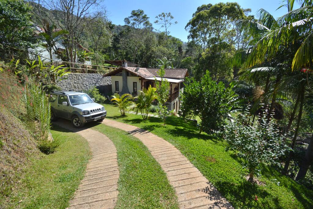 Estacionamento no jardim