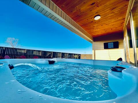 Skylines : Stunning New Luxury Home.
