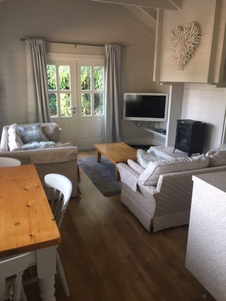 10 Best Airbnb Vacation Rentals In Three Rivers District, England