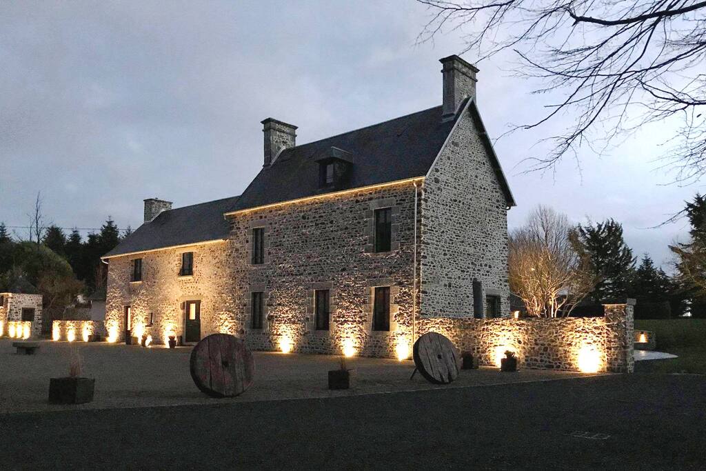 clos-l-abbe-normandie-welcome_vue générale_night