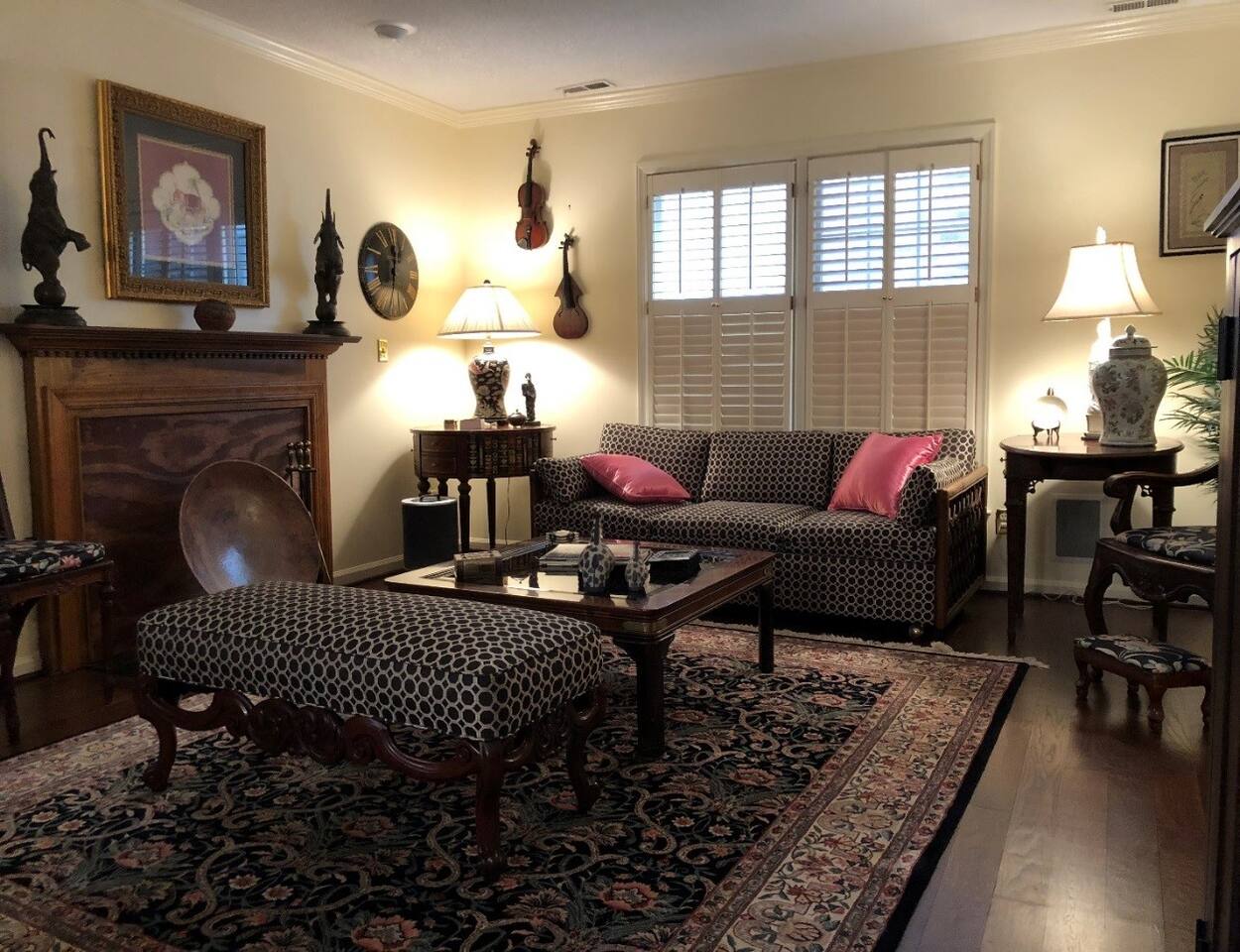 Luxurious Home With Antiques Art Private Townhouses For Rent