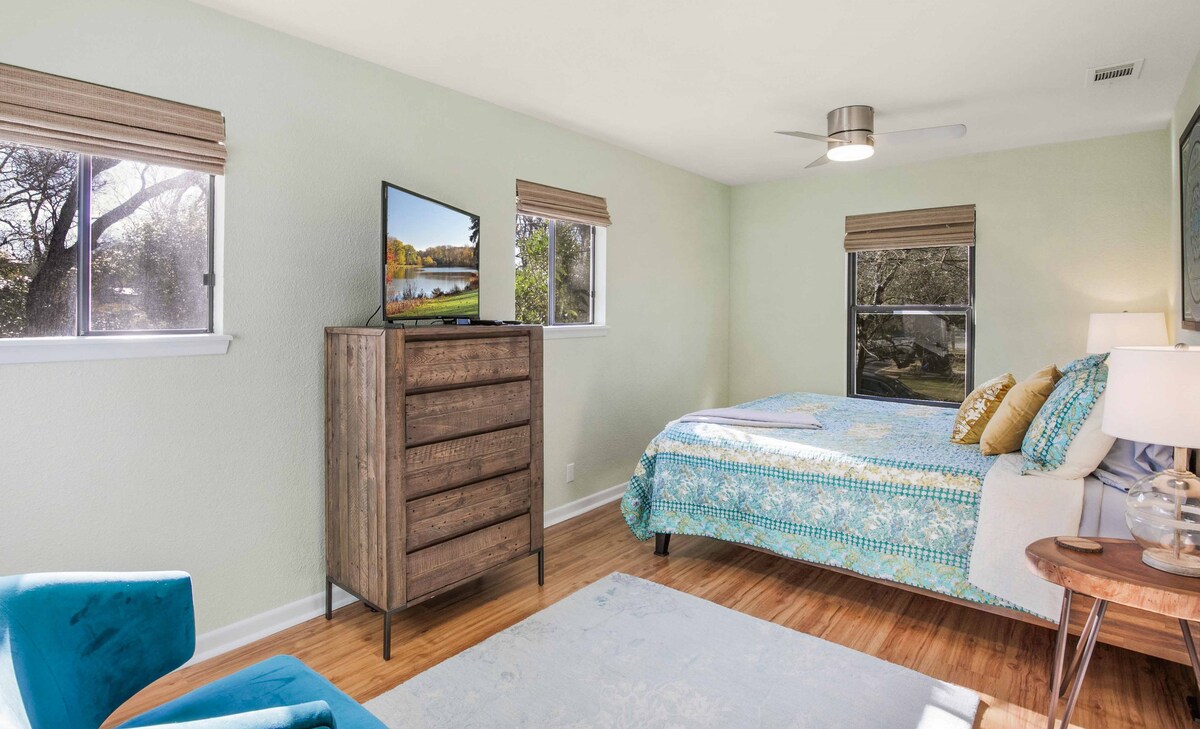 Chill in Cherrywood Close to UT, Downtown