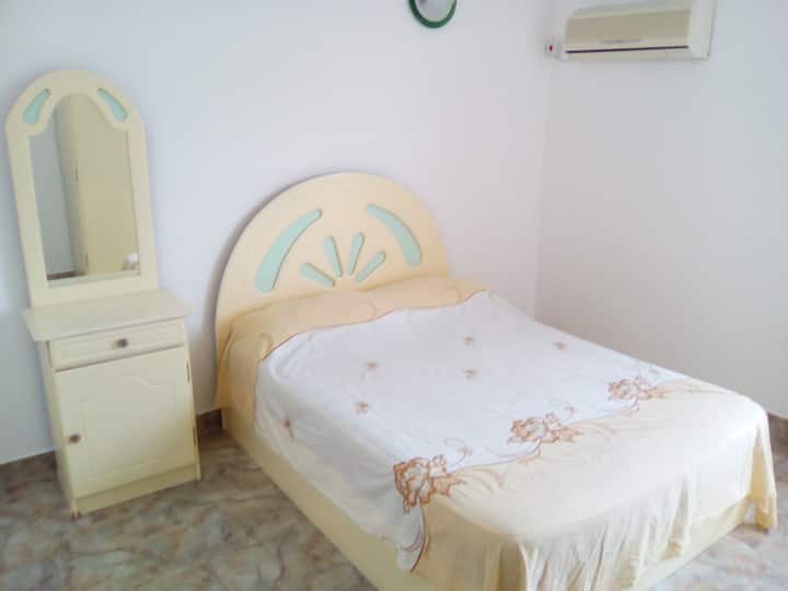 החדר הראשון 