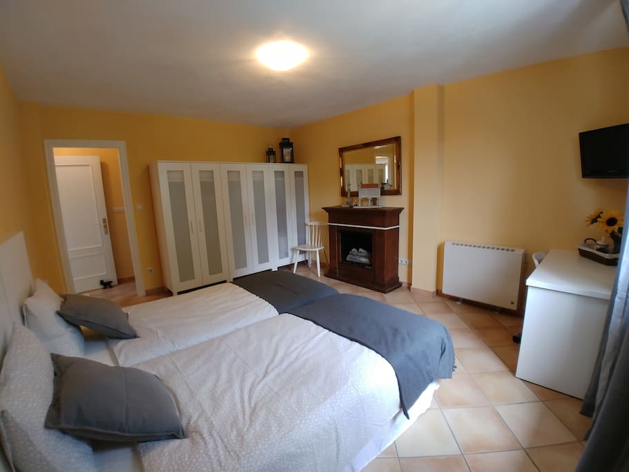 Dormitorio desde otro angulo